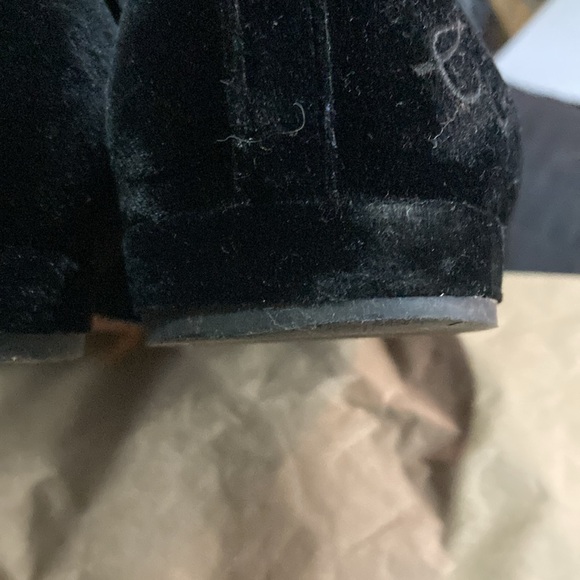 Black ladies slip on shoes - Picture 5 of 9